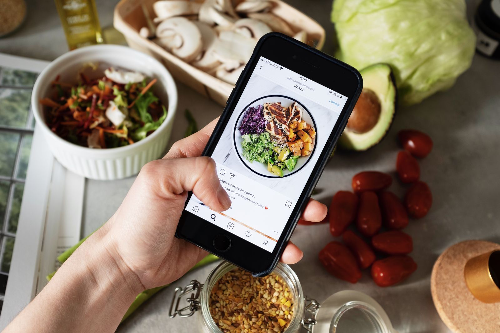 Social media strategie plannen op een telefoon